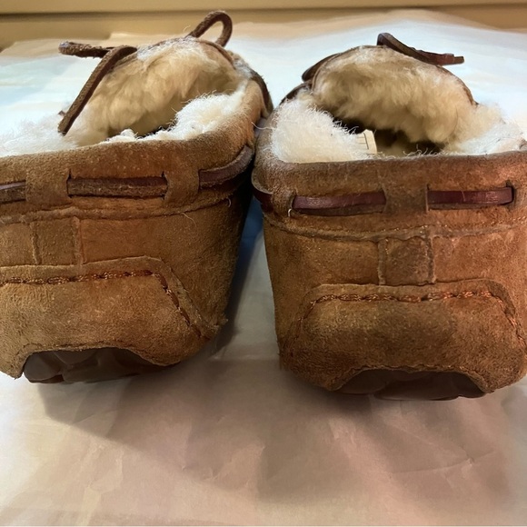 Ugg Australia Women’s Dakota Moccasin Slipper, size 6, Winter, Comfy, Warm - Picture 6 of 14